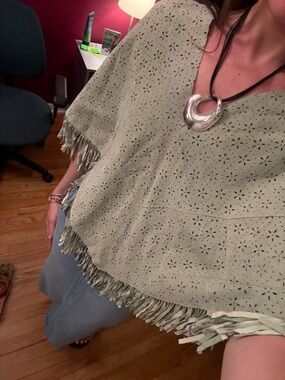 Vintage Suede Fringe Poncho – REVUE – Boho Western Festival wear – Size 6